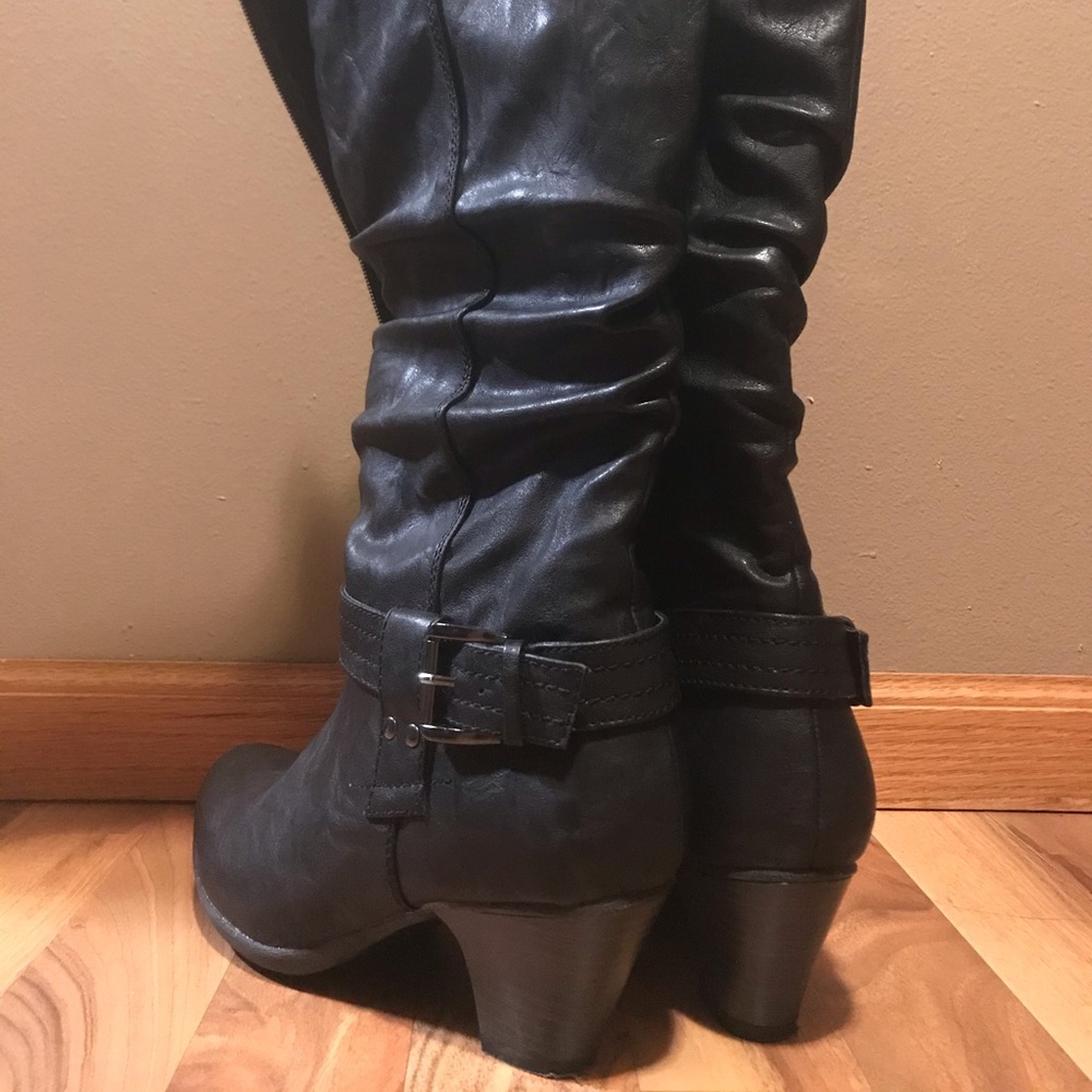 Black heeled boots